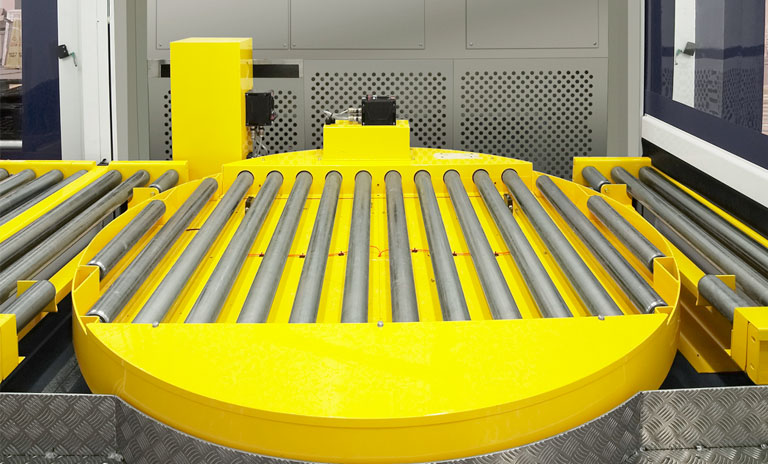 Automated conveyor with turntable for raw materials processing